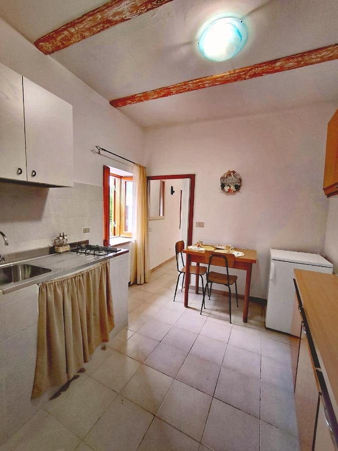 La Casa In Piazza Apartment Toffia Exterior photo