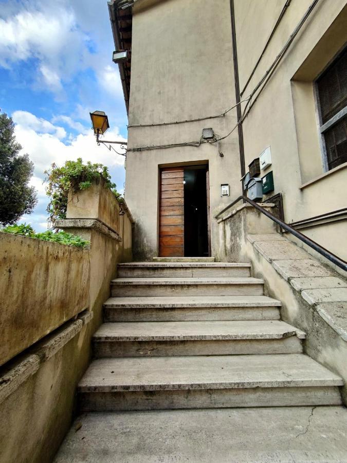 La Casa In Piazza Apartment Toffia Exterior photo