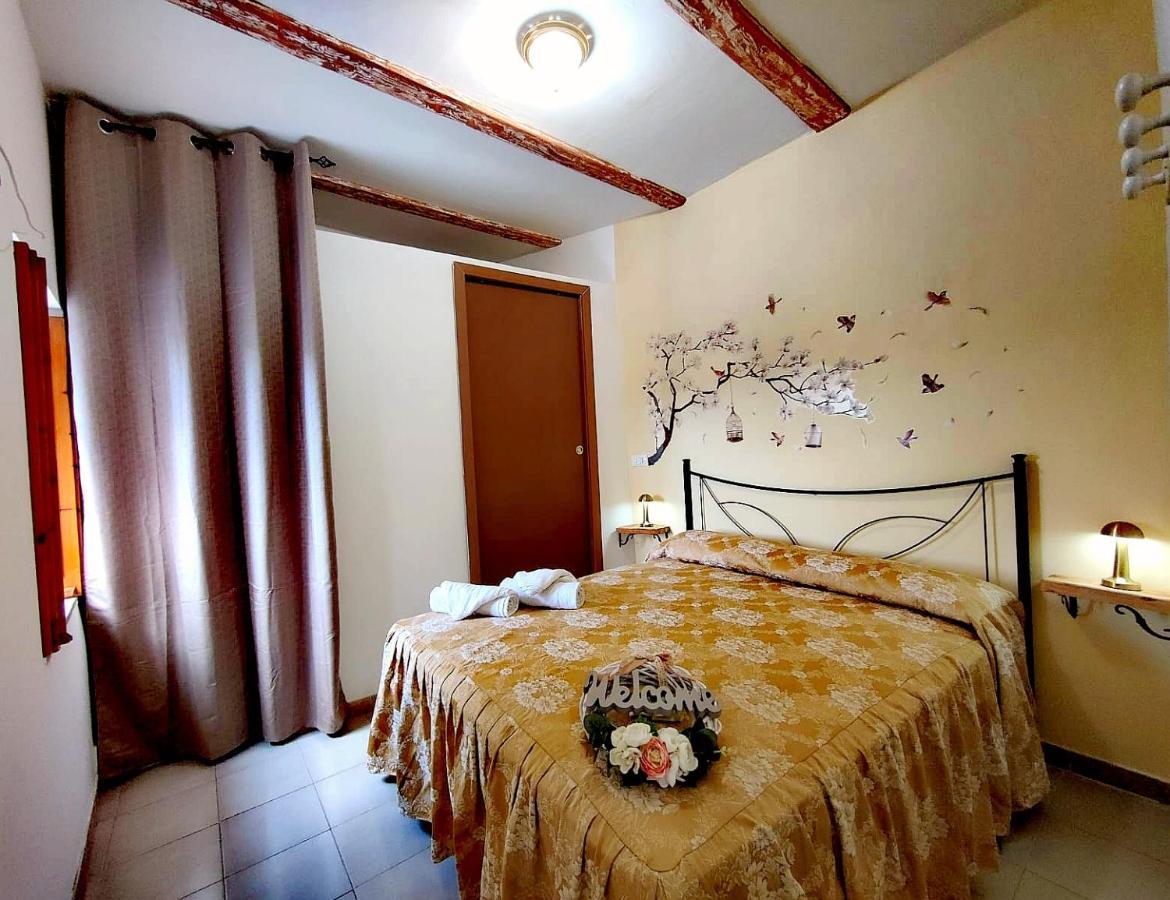 La Casa In Piazza Apartment Toffia Exterior photo