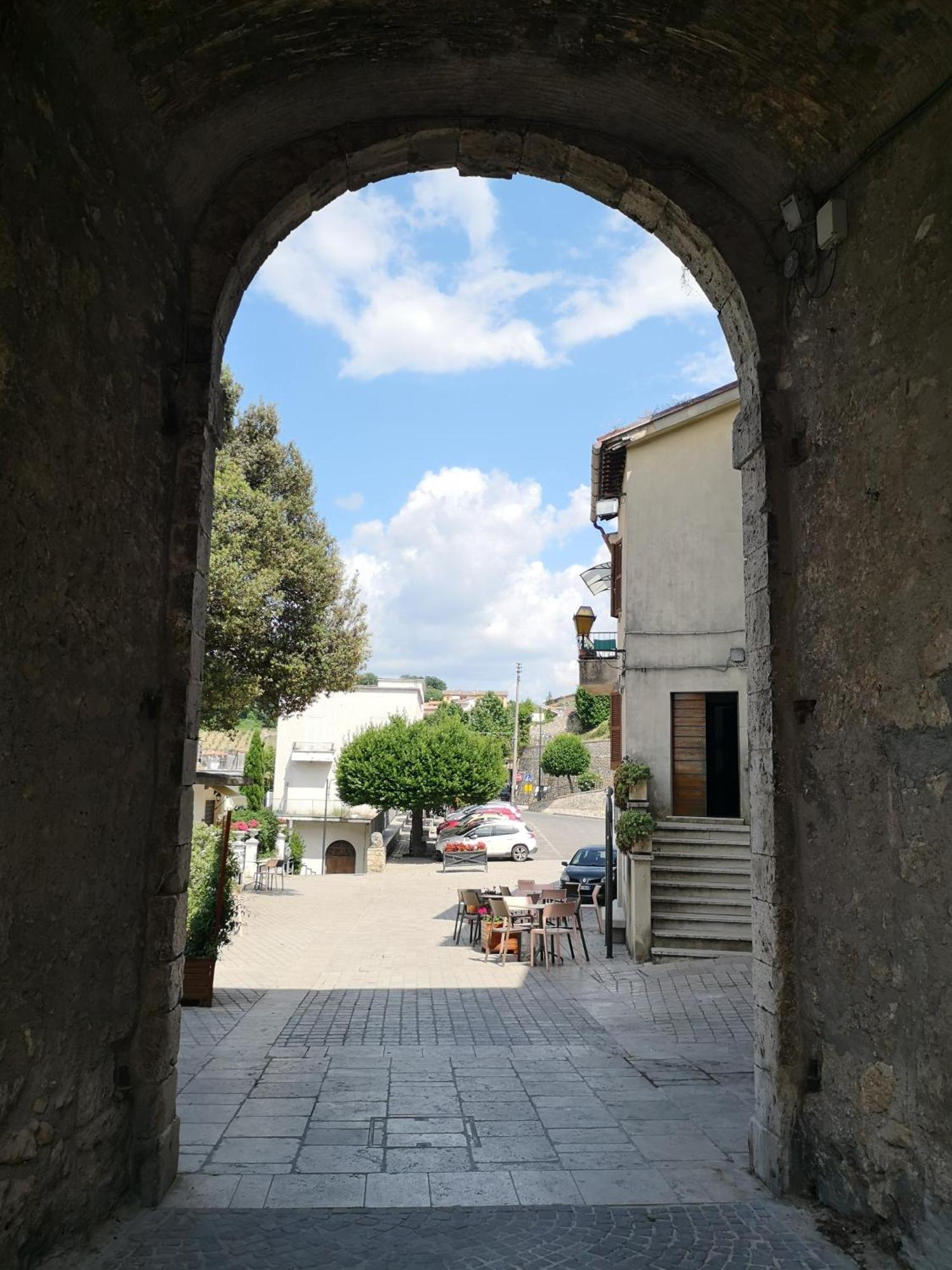 La Casa In Piazza Apartment Toffia Exterior photo