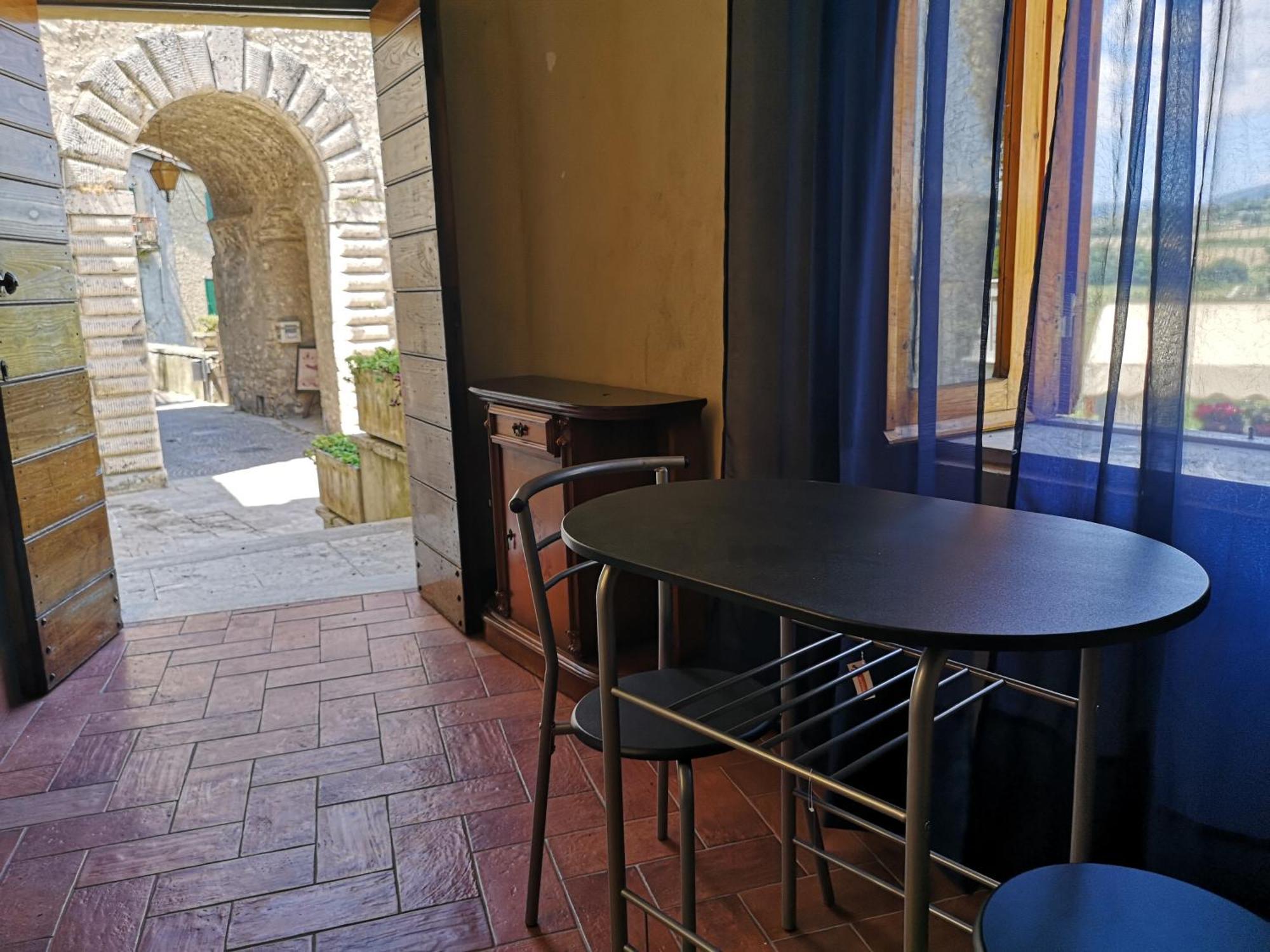La Casa In Piazza Apartment Toffia Exterior photo